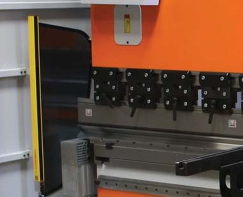 Phụ kiện tiêu chuẩn của máy chấn tôn thủy lực Ermaksan dòng PB PRO series