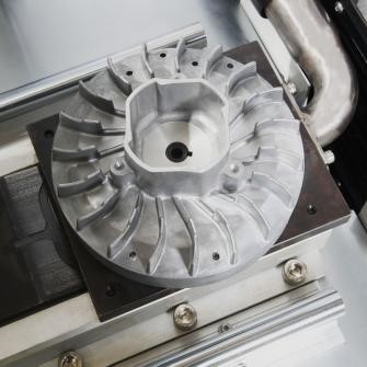 Máy cân bằng động kiểu đứng tự động trang bị máy khoan