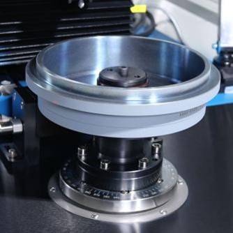 Máy cân bằng động kiểu đứng tự động trang bị máy khoan