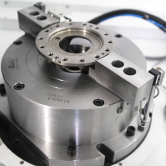 Máy cân bằng động kiểu đứng tự động trang bị máy phay