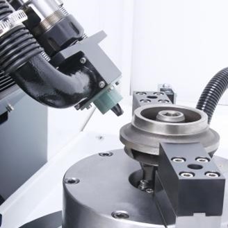 Máy cân bằng động kiểu đứng tự động trang bị máy phay