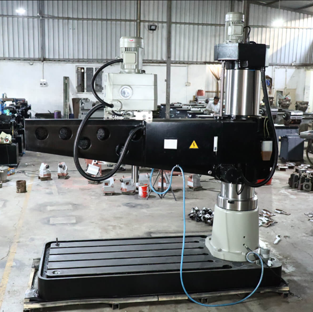 Máy khoan cần công nghiệp gia công lỗ khoan trên phôi khối lượng lớn