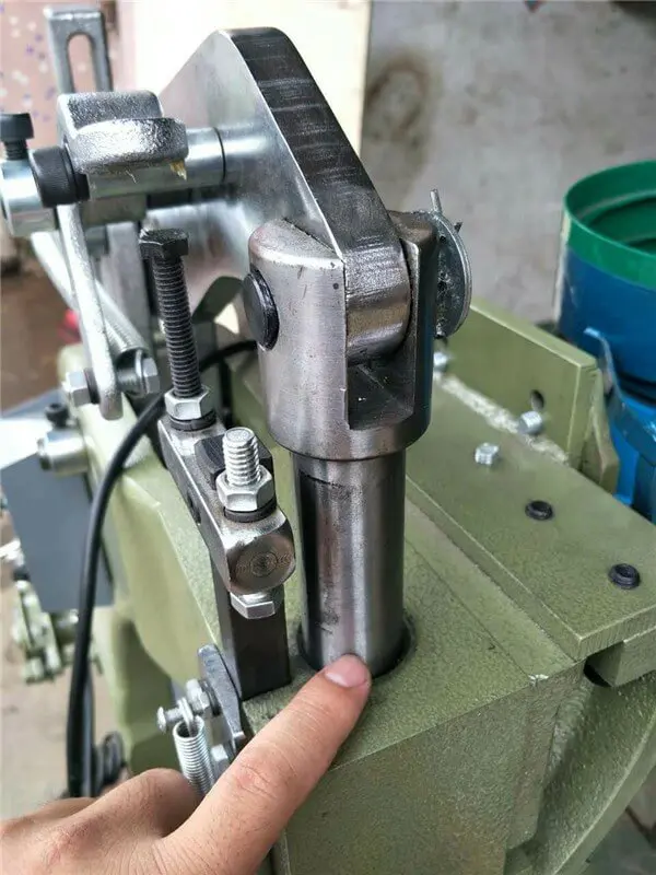 Bảo dưỡng máy tán đinh: Hướng dẫn chi tiết để máy vận hành bền bỉ và hiệu quả