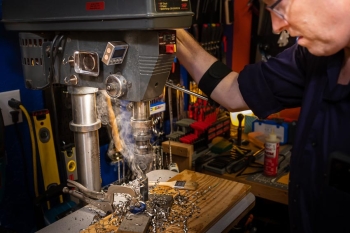 Khả năng khoan của Máy khoan bàn trên gỗ và kim loại